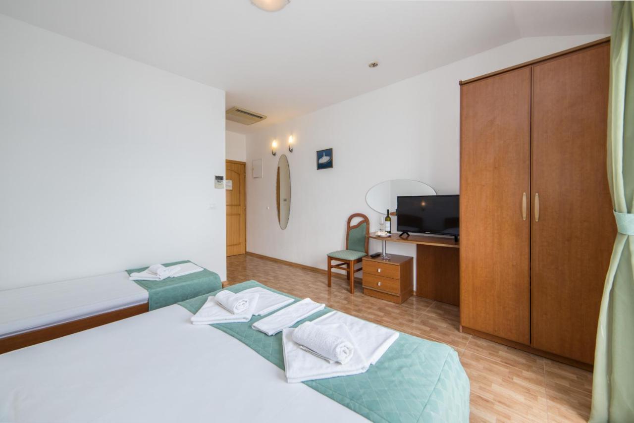 Hotel Riva Brist Dış mekan fotoğraf